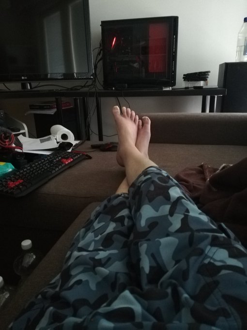 #barefootman https://t.co/LYE7EUQWag<a href="/tag/barefootman"class="tags">#barefootman</a>