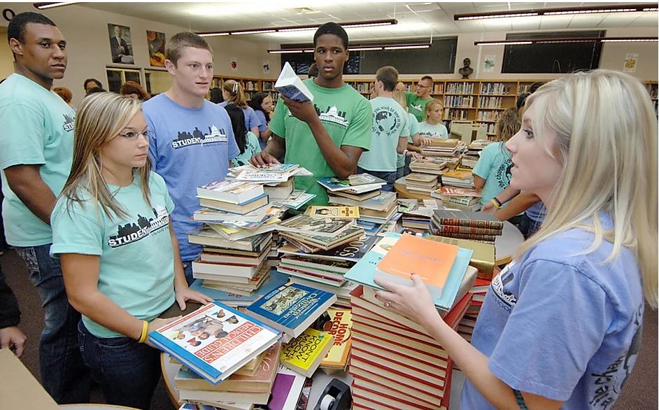 AidoiaPD's tweet image. Help us fund scholarships for children from underprivileged families! #FoBB 📚📚bit.ly/38zuEbe