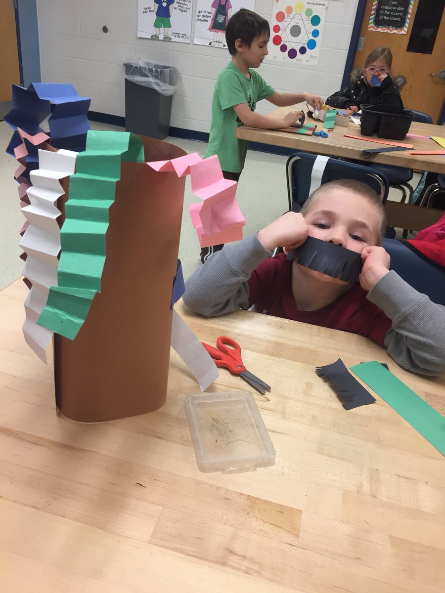AimeeRop's tweet photo. Kindergarten gets excited about paper!! We used paper strips, 3-D techniques, glue and scissors to create these amazing paper monsters!! #haymarkettogether #hmesart #artisthebest @HaymarketCubs https://t.co/4bN8hYl48R
