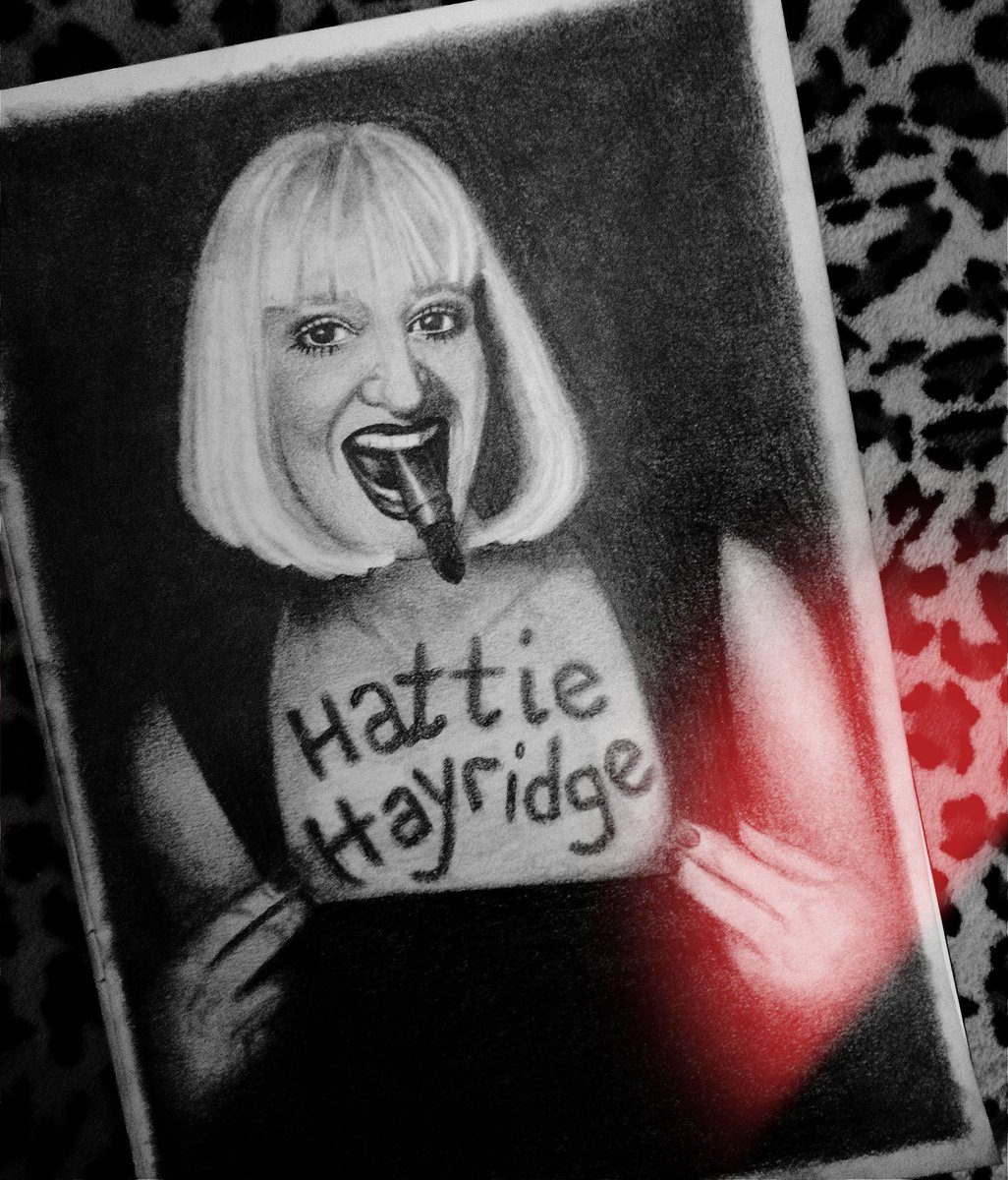 llouiseallen's tweet photo. My drawing of Hattie Hayridge! โค๏ธ #hattiehayridge #art #drawing #pencildrawing #reddwarf #FanArtFriday #portrait #people #artwork #reddwarffans https://t.co/gZ5NG33NeV