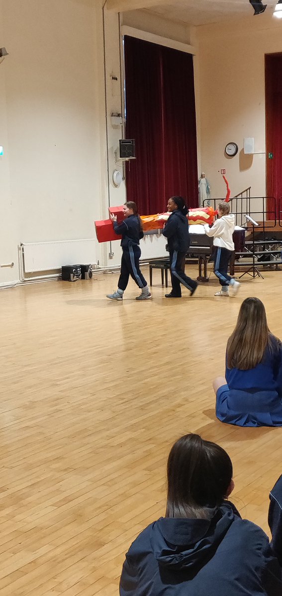 StJosephOfCluny's tweet image. Our Library Committee are helping us celebrate the Chinese New Year with fortune cookies and an impressive Dragon! #chinesenewyear #librarycommittee #morethanaschool @lecheiletrust