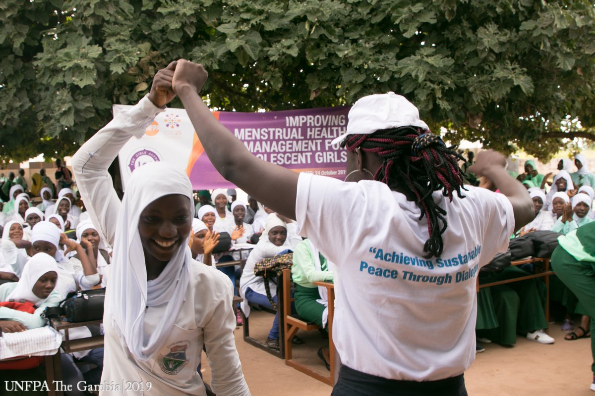 UNFPATheGambia's tweet photo. The weekend is here💃🏾 & we have a quick reminder😉
⬇️
When girls have adequate access to #MenstrualHealth information & products, they are protected from stigma, #PeriodShaming & #PadPoverty.
Let's dance to that!
#FridayFeeling https://t.co/Nwf6jcTdOw