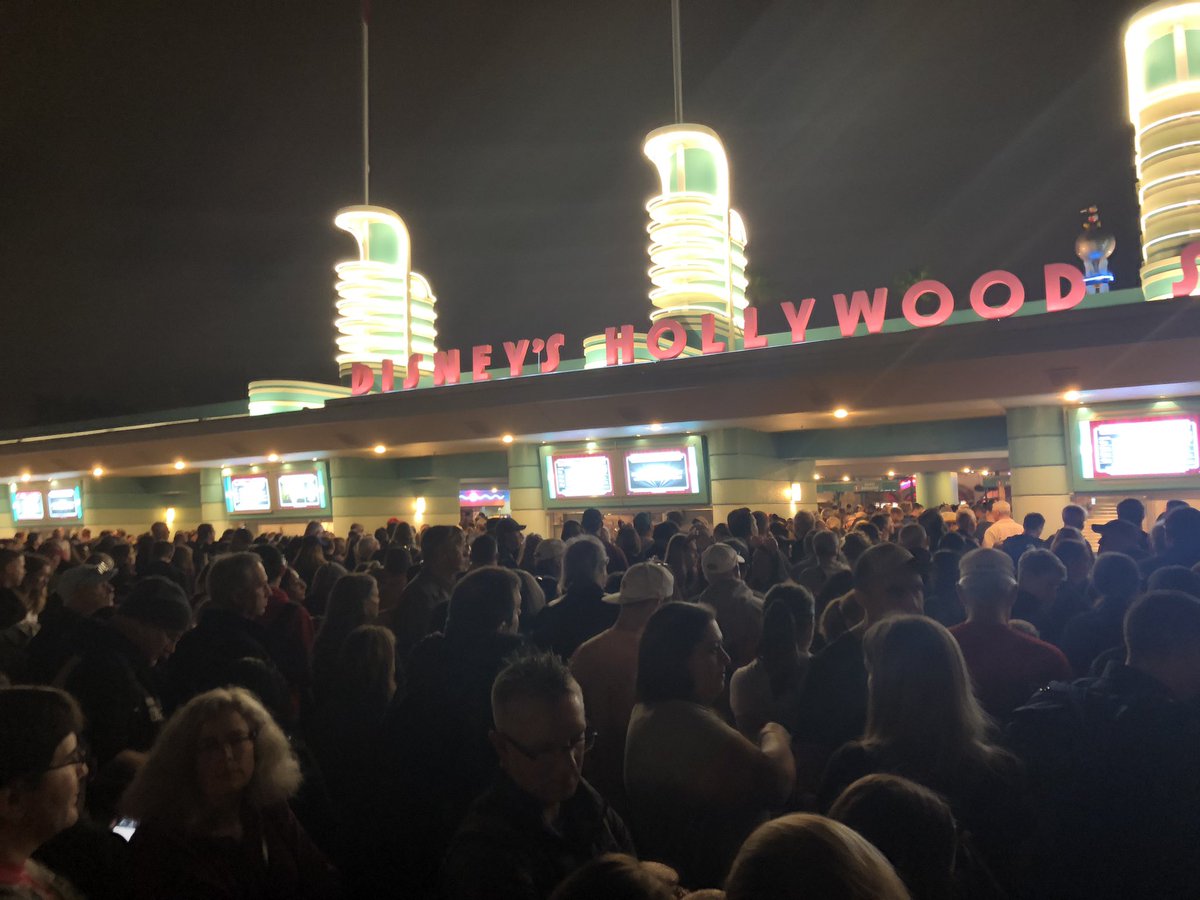 WDWNT's tweet photo. Friday morning crowds waiting for Disney’s Hollywood Studios to open. https://t.co/rrUueTcIdM