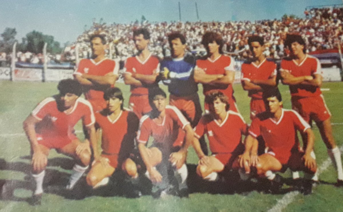 AscensoRetro's tweet photo. #Arsenal de 1987/1988, Primera B. 
¿A que jugadores reconoces? https://t.co/ZuxczlDLxR
