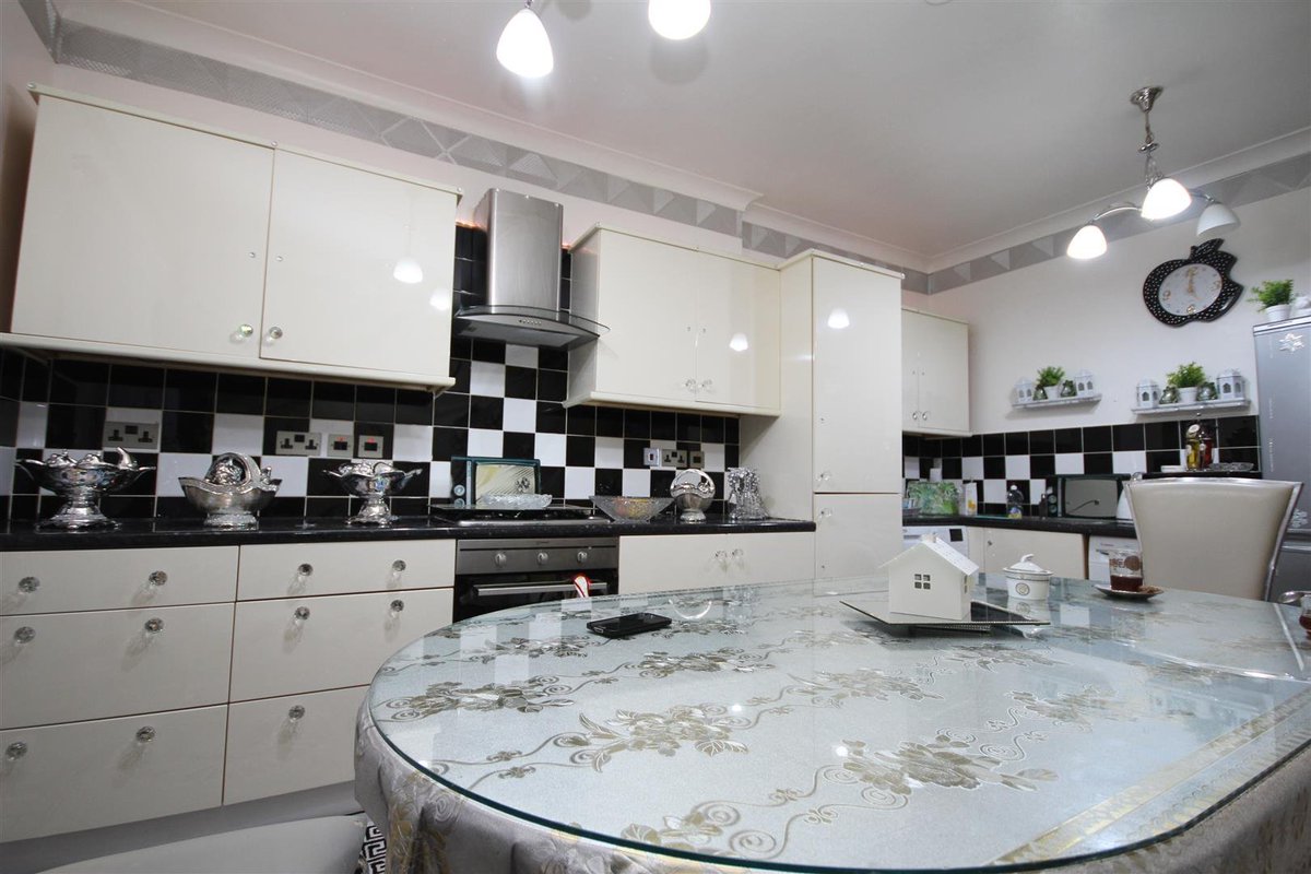 CMestates's tweet image. FOR SALE!

We have this #twobedroom #bayfronted #groundfloor #garden #flat.

#FORSALE for £385,000 in #Harlesden #NW10!

If you are interested please call 02089652250.

#propertyforsale #flatforsale #realestate #estateagent #London #NorthWestLondon