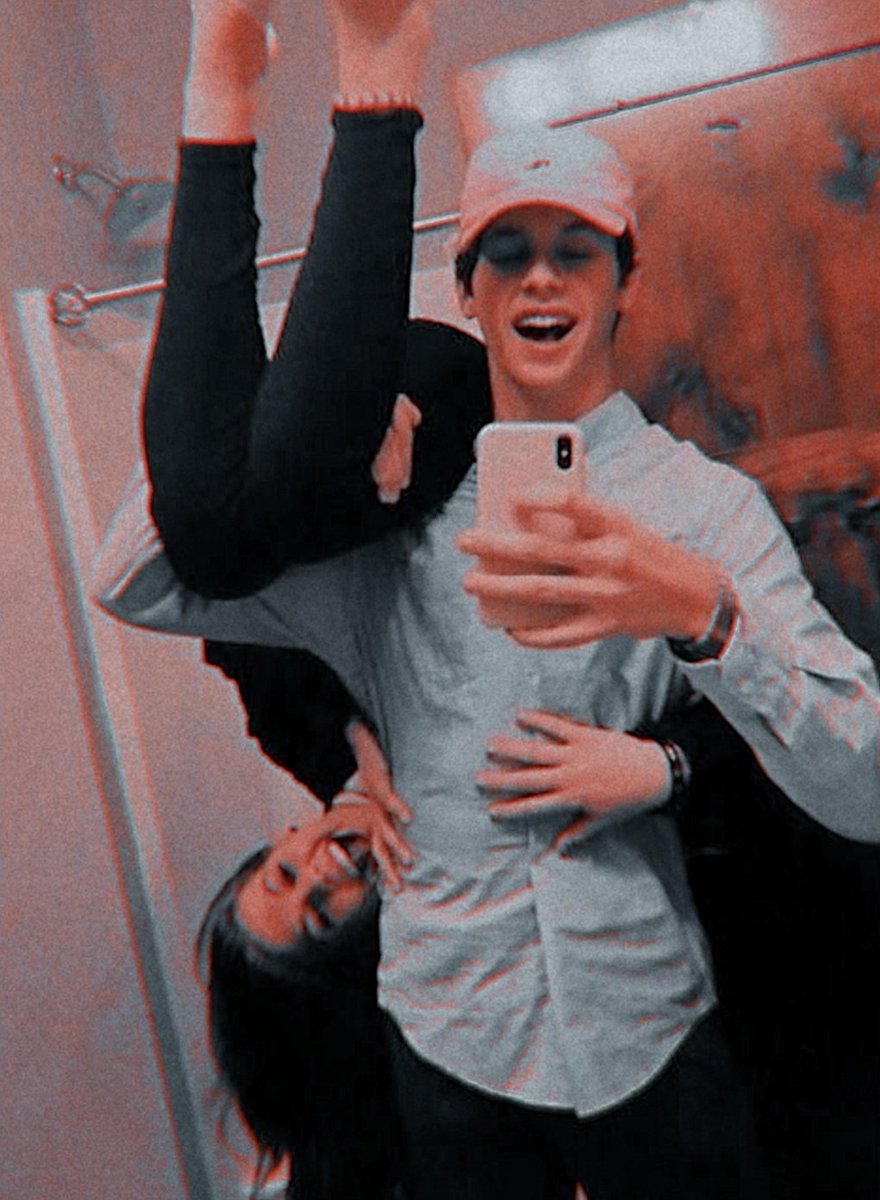 ~ on the fence | kasie west ~Absolute fav. so many fun chrctrs ♡bro& #39;s best frnd trope. But the scenes..development just so organic. growing up as athletic tomboy wd 3 bros nd 1 boy--frnd ,fl& #39;s dynamics wd girls at work was too adorable .talks over the fence :-)))