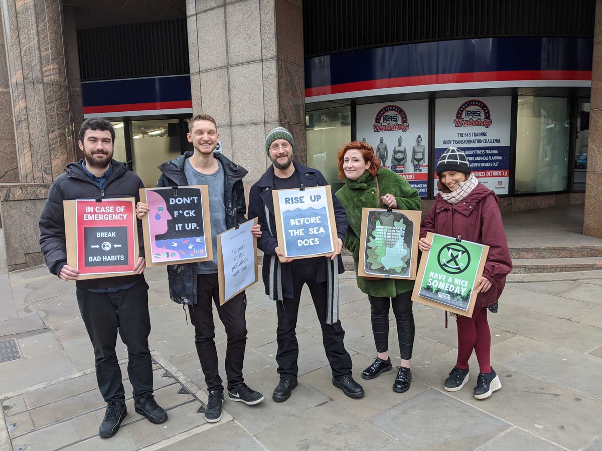 Really good to see some @irisworldwide colleagues join me outside the office for #11at11 — just 11 minutes at 11 o'clock every Friday.

A quick piece of awareness raising for the #ClimateEmergency via <a href="/MsWorkers4/">Microsoft Workers 4 Good</a> and <a href="/climateActTech/">ClimateAction.tech</a>

Posters c/o <a href="/glug/">Glug HQ</a>: glugevents.com/news/2019/prot…