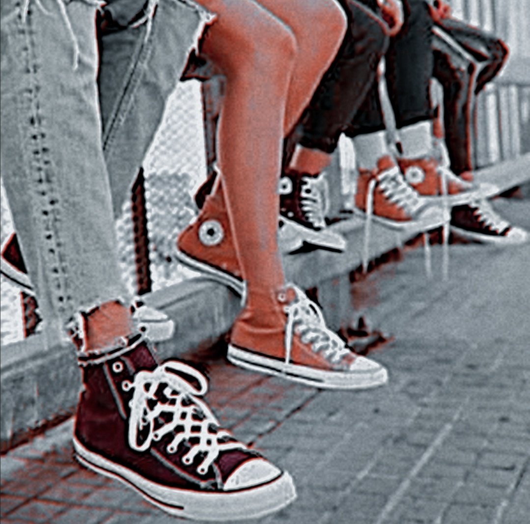 ~ on the fence | kasie west ~Absolute fav. so many fun chrctrs ♡bro& #39;s best frnd trope. But the scenes..development just so organic. growing up as athletic tomboy wd 3 bros nd 1 boy--frnd ,fl& #39;s dynamics wd girls at work was too adorable .talks over the fence :-)))