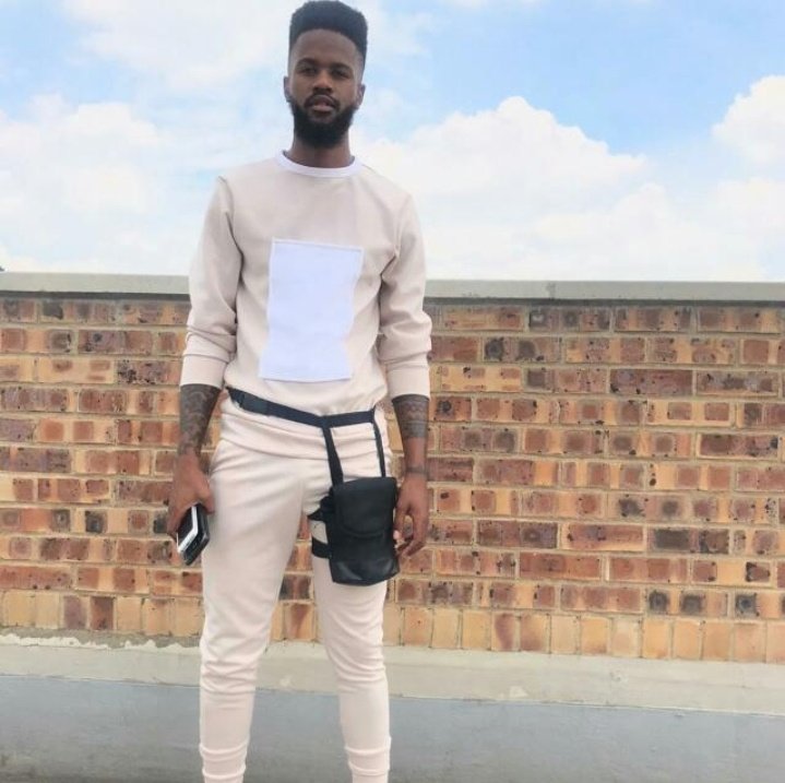 Blaque0live's tweet photo. So I'm thee advocate for supporting local businesses but at some point we have to be real with the fact that some business owners don't respect their clients nor do they take their businesses seriously enough to retain our support. I used the services of Heuwelroord (Centurion) https://t.co/6mNtwBnZRG