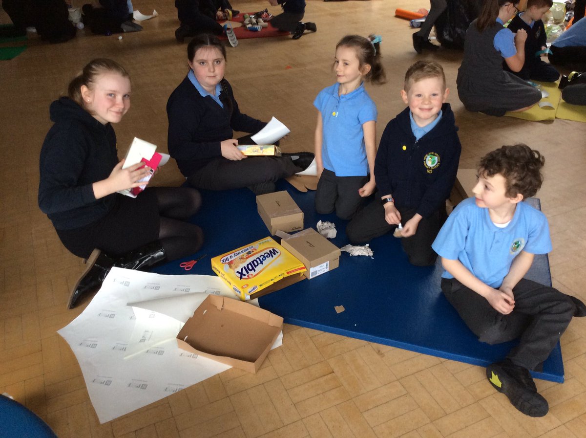 MrsWoolleyRSDP's tweet photo. Busy busy busy #Y1 #Y6 #collaborationchallenge #winter https://t.co/irSkxpVlWC