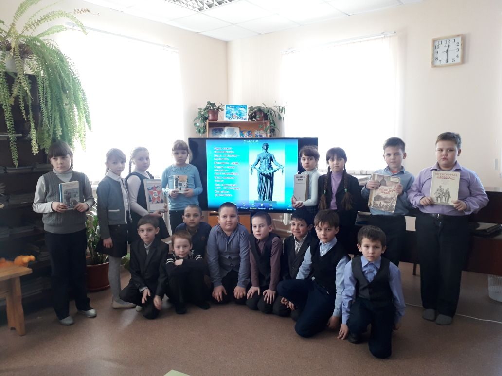 #блокадныйхлеб2020
#75победачердаклы
Чердаклинская детская библиотека присоединилась ко Всероссийской патриотической акции «Блокадный хлеб». В рамках акции с учащимися 2-4 классов были проведены патриотические часы «900 дней мужества», «Был город фронт, была блокада».