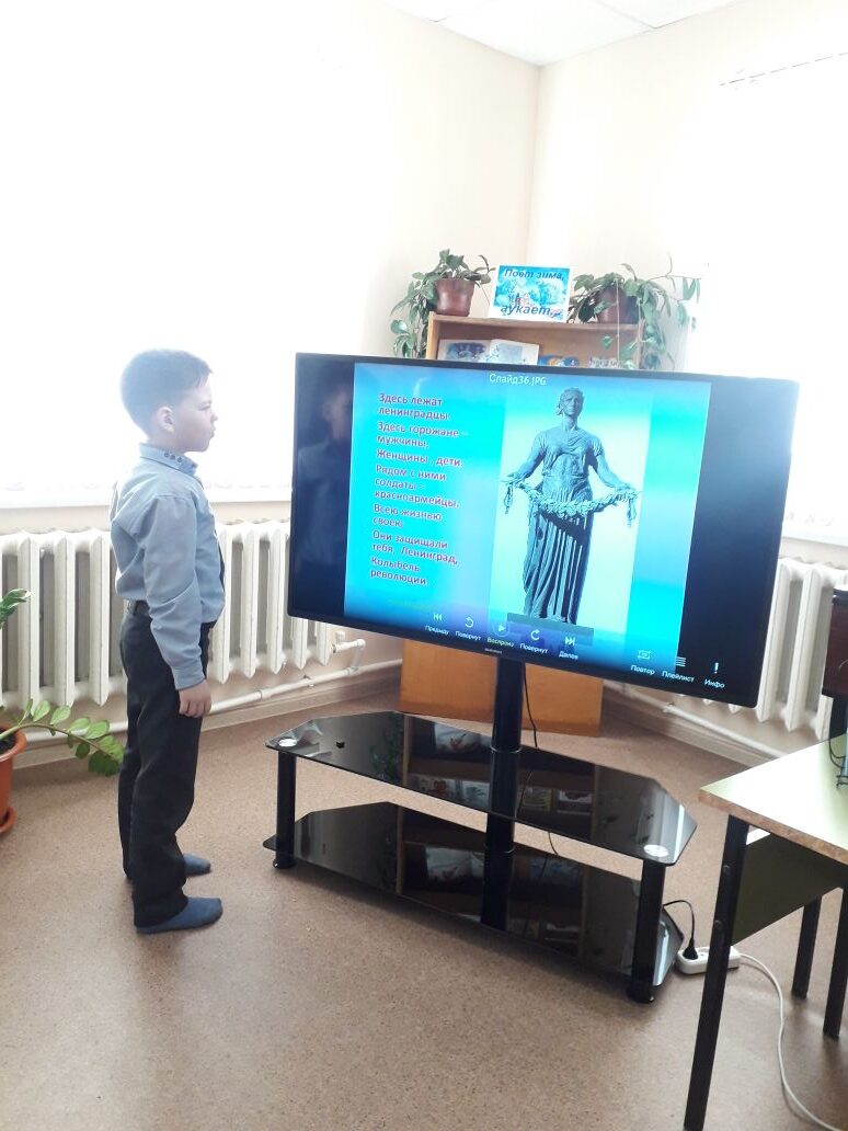 Biblioteka1950's tweet photo. #блокадныйхлеб2020
#75победачердаклы
Чердаклинская детская библиотека присоединилась ко Все��оссийской патриотической акции «Блокадный хлеб». В рамках акции с учащимися 2-4 классов были проведены патриотические часы «900 дней мужества», «Был город фронт, была блокада». https://t.co/KxAoVbxPqD