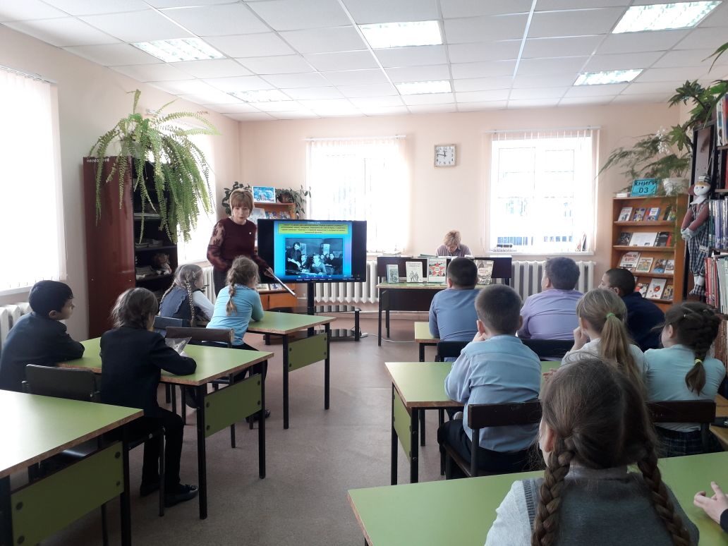 Biblioteka1950's tweet photo. #блокадныйхлеб2020
#75победачердаклы
Чердаклинская детская библиотека присоединилась ко Все��оссийской патриотической акции «Блокадный хлеб». В рамках акции с учащимися 2-4 классов были проведены патриотические часы «900 дней мужества», «Был город фронт, была блокада». https://t.co/KxAoVbxPqD