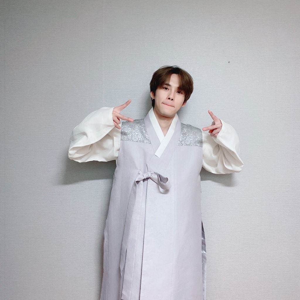 official_LMTLS's tweet photo. [#제이진] 팬분들이 새해 복 많이 받으세요. https://t.co/T6ZlqwkXMN