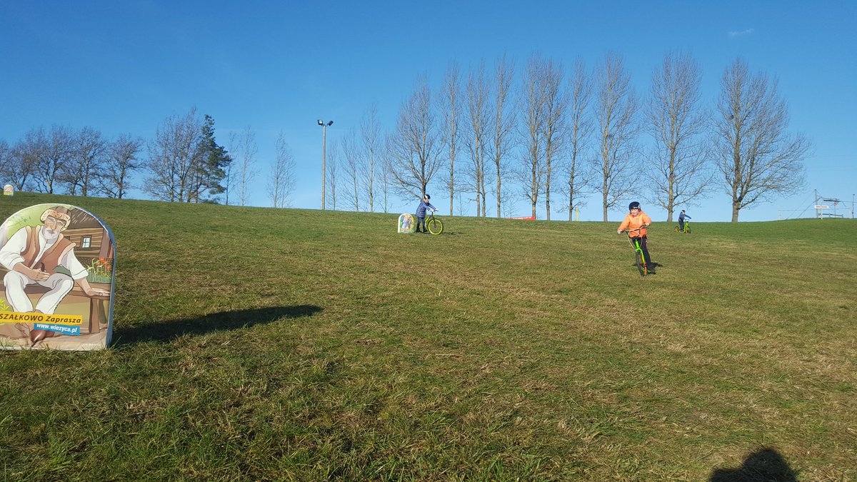 wiezyca's tweet photo. Przypominamy, że czekamy na Was z hulajnogami
do godz. 16.00 :)😀😍🛴🛴🛴
Zapraszamy również w weekend od 11.00 do 16.00 :)
Dobrego dnia! 
#Koszałkowo #Kaszuby #aktywnie #zima  #trójmiasto #pomorskie https://t.co/Q4zARxzHLY
