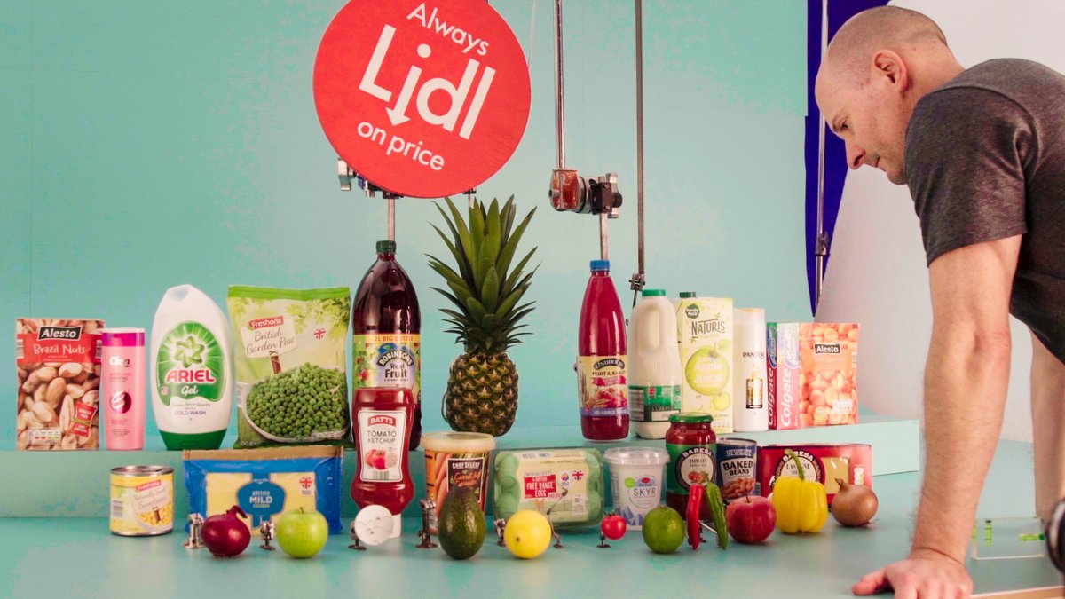 Kream_London's tweet photo. Another fruity one for @lidlgb stop frame animation. @TimAnimation working his magic ~ BTS 🍎 https://t.co/elxR7Vd3jE