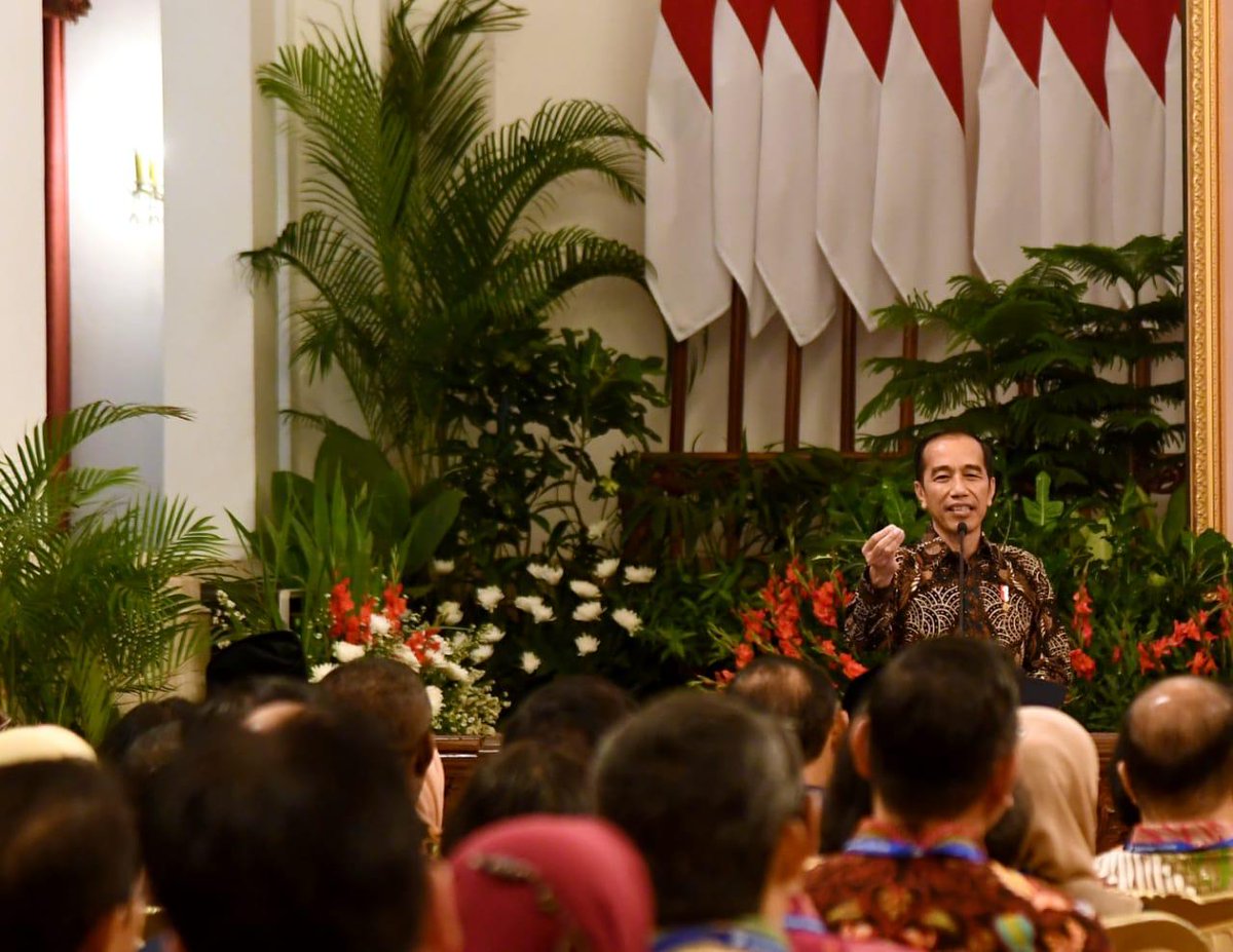 jokowi's tweet photo. Sukseskan Sensus Penduduk 2020. Ikuti secara online di https://t.co/d1CULmYNR1 pada 15 Feb-31 Maret 2020. Petugas juga akan ke rumah-rumah pada 1-31 Juli.

Dengan data kependudukan yang akurat, perencanaan, keputusan dan eksekusi program jadi tepat sasaran. #MencatatIndonesia https://t.co/ff54eJ72m9