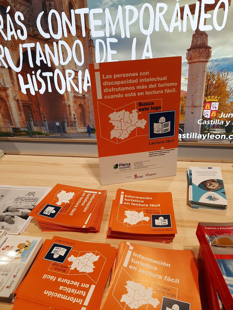 PlenaCyL's tweet photo. 👉En el día de #CastillaYLeón en @fitur_madrid, el presidente de @jcyl, @alferma1, se interesa por el trabajo de entidades de la discapacidad de CyL en materia de accesibilidad: @PlenaCyL, @PredifCyL, @ONCE_oficial y #FAPSCYL.
🗺¡Juntos avanzamos hacia un turismo para todos! https://t.co/NEcN5knPcp