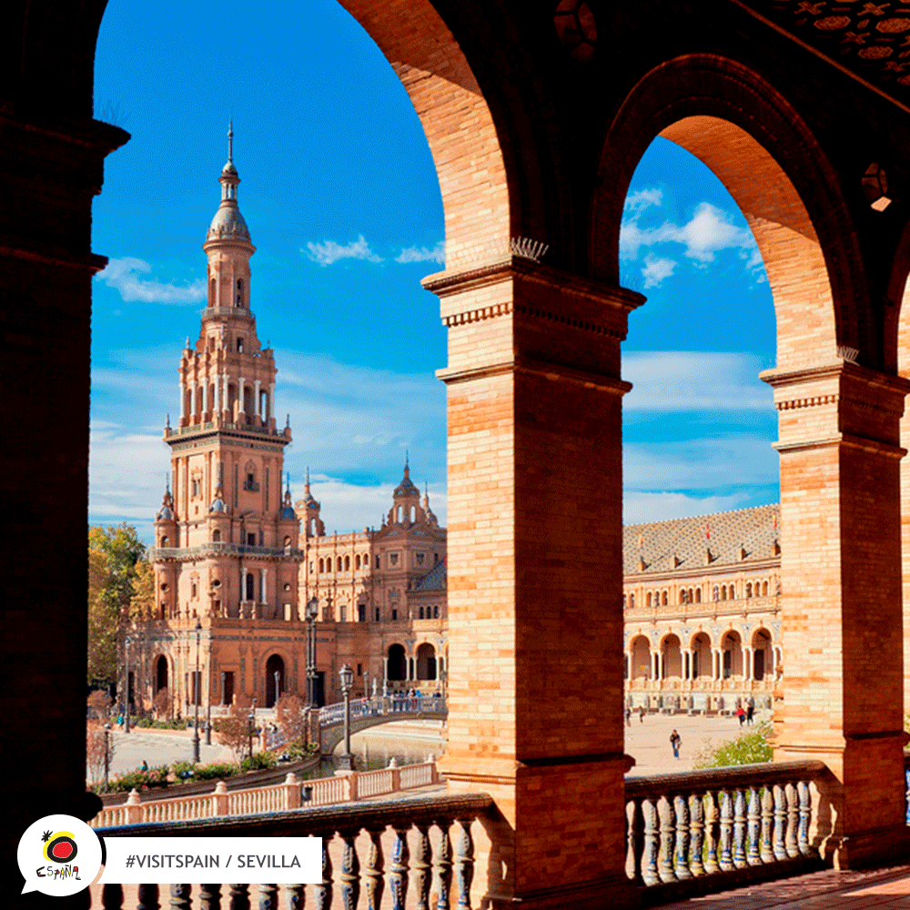 SpanjeNederland's tweet photo. De Plaza de España in Sevilla heeft ook verschillende filmregisseurs geïnspireerd: dit prachtige gebouw is vandaag te zien in films als Lawrence of Arabia & Star Wars Episode II.
#Spanje #Visitspain #FilminSpain
@sevillaciudad @viveandalucia https://t.co/x8FTF71ZmK