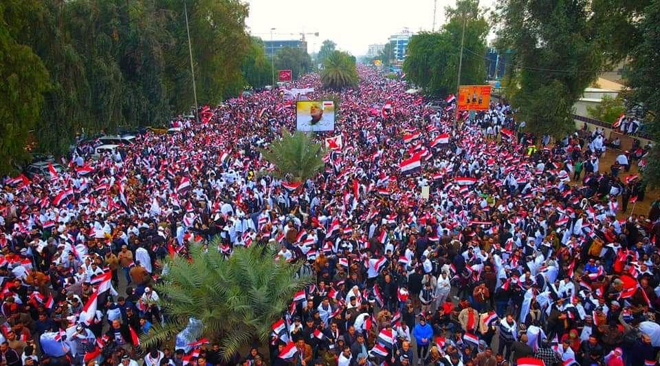 Mision_Verdad's tweet photo. @NisrineWish Más imágenes de la protesta en Irak contra la presencia militar de Estados Unidos.
#USTroopsOutOfIraq
📷 vía @AhmedQAli3 https://t.co/J0VSeMbReP