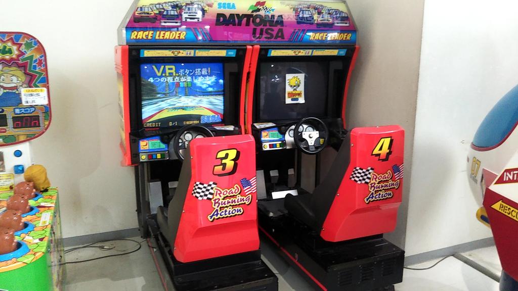 Zoo Di Twitter 行脚記録 11 苫小牧バッティングスタジアム 苫小牧市木場町1丁目6 1 メガドンキ苫小牧店内の屋内 バッティングセンターにあるゲームコーナー Gunblade N Y スタンダード Daytona Usa ツイン セガソニック コスモファイター等 デイトナは1 2が