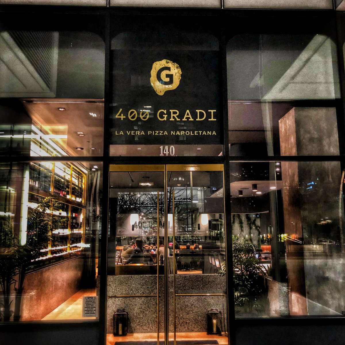 400GradiUSA's tweet photo. Is there anything better than a Friday night out? If you're in the mood for authentic Italian, come grab a bite &amp; a drink or two at our place tonight. https://t.co/6inekvs3XK