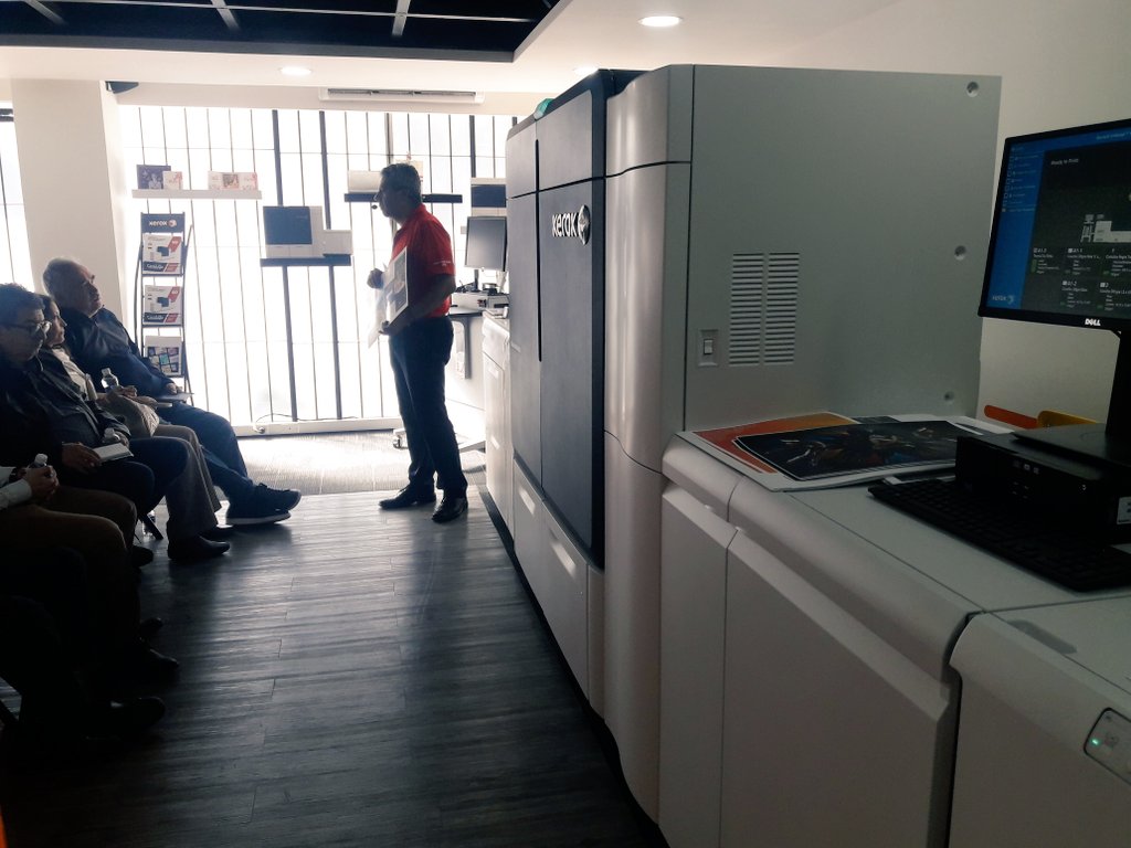 papiro_media's tweet photo. Gustavo Abundis, ofrece consejos sobre perfilación y calibración para aprovechar la productividad de la prensa digital Xerox Iridesse.
#ExpoSD @sdenlinea @XeroxMexicana https://t.co/lW2AJInv50