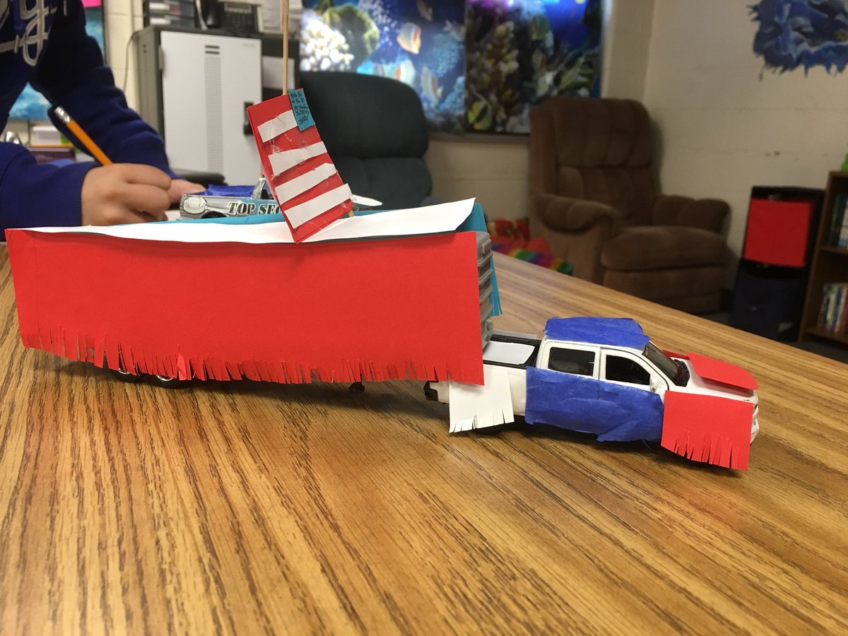 misscramer4's tweet photo. The class loved this book and did a great job making floats for their very own parade👏🏻👍🏻 https://t.co/KEiqElE6Zh