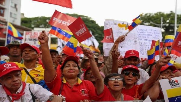 InfocentroRota1's tweet photo. #AntiimperialistasEnMarcha Delegados internacionales que hacen parte del encuentro de la clase obrera en Vnz  se unen  en una multitudinaria marcha de las fuerzas revolucionarias en favor de la soberanía nacional y en contra del bloqueo @Elegbara7 @NicolasMaduro @Morles_Eliza https://t.co/HuA0LMnYYd