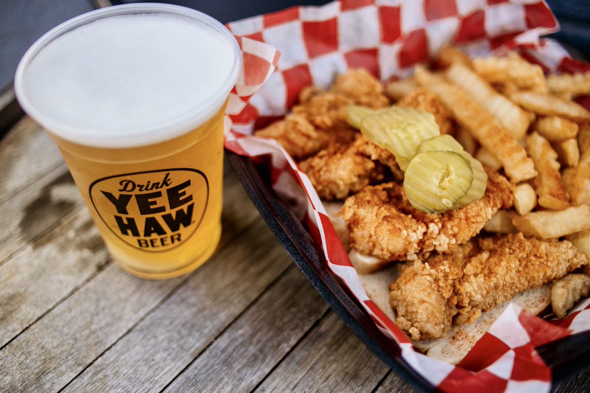 YeeHawBrewing's tweet photo. You know what goes great with hot chicken? Cold beer.
#hotchickenweek #friedchickenfriday https://t.co/QBU2DZ1kEp