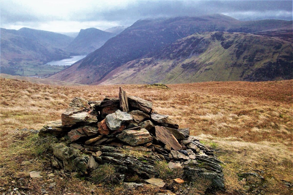 StanLeigh18's tweet photo. My #Lakeland tour of #Wainwrights continues - lowest summit to the highest - next is #HenComb #WesternFells - 45th on the list at 1661 ft in AW Pictorial Guide[1670ft in second edition] 
- view towards #Buttermere #FleetwithPike from summit
-#Mosedale approach https://t.co/Q6GEpBb0Yh