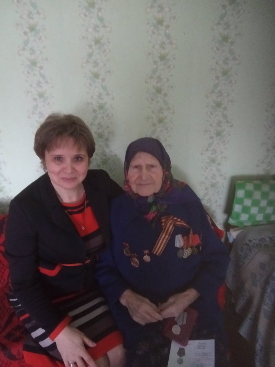 В Тейковском районе дан старт вручению юбилейных медалей. Сегодня, 24 января,  и.о. главы Тейковского муниципального района Е.С. Фиохина вручила 9 ветеранам Великой Отечественной войны первые юбилейные медали «75 лет Победы в Великой Отечественной войне 1941 - 1945 гг.».