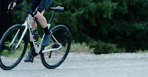 GiantHalifax's tweet photo. Gravel riding is becoming increasingly popular in the UK and so are gravel bikes, thanks to their ability to take on such a variety of terrain. Do you actually know what sets a gravel bike apart from other types of bike? See our guide in the link below
https://t.co/rp6IpakBNS https://t.co/2CmApNMRxB
