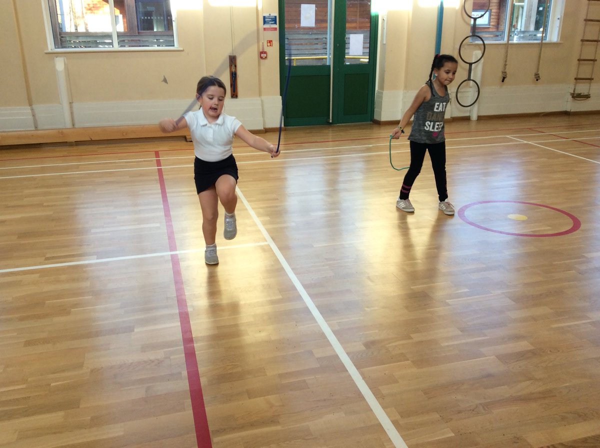 BroughPrimary's tweet photo. Y2- Showing off our super skipping skills! #skiptothebeat https://t.co/rO96yYwsaJ