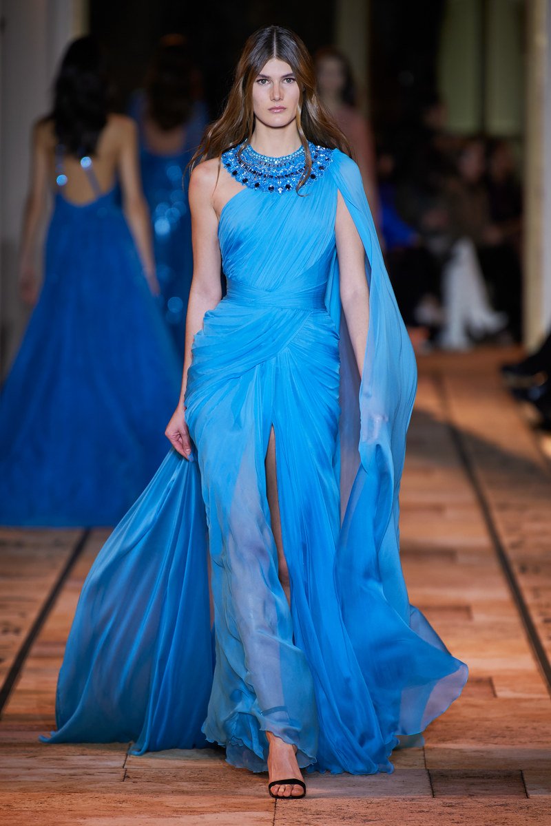 samiaelsaid's tweet photo. Zuhair Murad looks to Ancient #Egypt for #Spring 2020 #coutureline
He referenced his offerings with some Deco #Egyptian detailing, sending out a dazzling gold number that was bejeweled with hundreds of tiny red, blue and purple sequins and beads.
#fashion
https://t.co/eun1KPe5kC https://t.co/nuj6cX3bXw