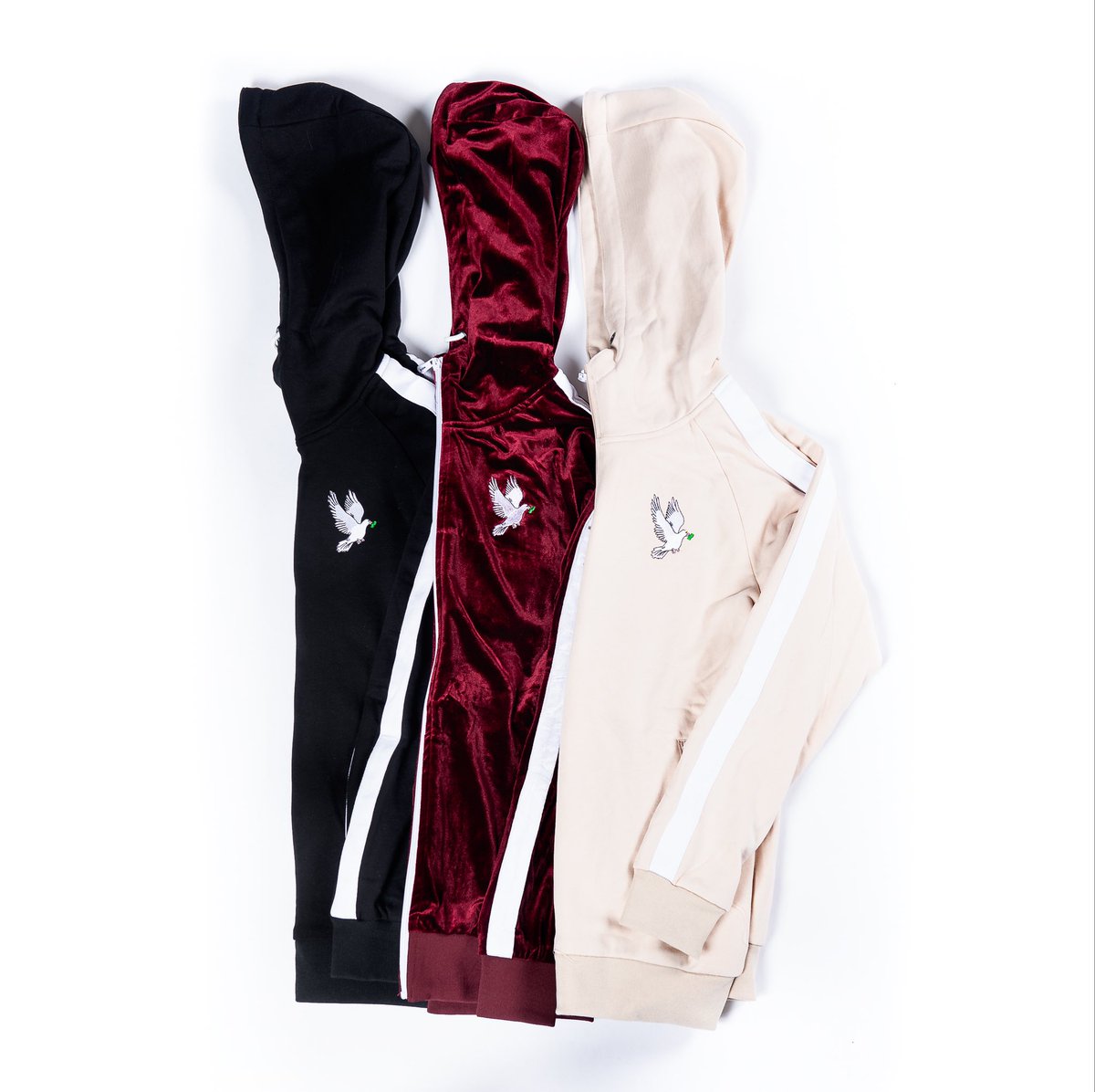 WorldDreamsUSA's tweet photo. World Dreams 
World Dreamer Tech Suits 
Dropping This Evening! 
⚔️🕊🌎  

King Black - $99.99

Royal Maroon - $129.99

Dessert Cream - $99.99 

Stay Tuned For More Updates 🙏🏿 https://t.co/iJIaDY3Py7