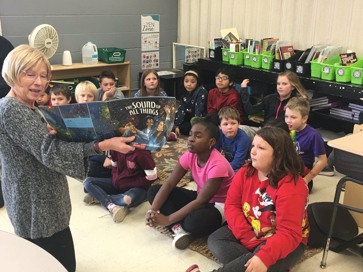 jau1024's tweet photo. MPTC staff are honoring Dr. Martin Luther King Jr.’s legacy by sharing the joy of reading w/area elementary schools. #mptcengage #MLKDay https://t.co/dhkcwzPO5x