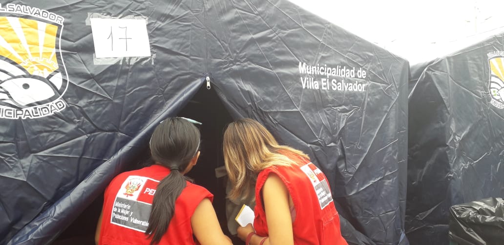 MimpPeru's tweet photo. @GloriaMonteneg @Agencia_Andina @atvmasnoticias @canalN_ @EsSaludPeru @Minsa_Peru @noticias_tvperu @tvperupe @DiarioElPeruano @COENPeru @RadioNacionalFM @presidenciaperu #MIMPContigo | Estamos junto a los familiares de las ocho personas fallecidas en la explosión en #VES, realizando las gestiones correspondientes al sepelio. Seguimos pendientes en la zona para brindar todo el apoyo que necesitan los deudos. https://t.co/QJkE0mo2Xd