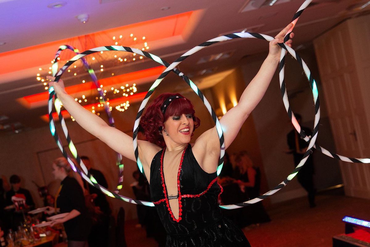 oddleents's tweet photo. When you realise it’s #Friday!! Yay! 🙌🏻 Now time for another action packed #weekend of events! What are your weekend plans? Photo by Mop Photography
#fridayfeeling #fridayvibes #rollontheweekend #events #eventplanners #hulahoop #hulahoopperformer #flowart #hireahulahooper #oddle https://t.co/LiQLuH69DX