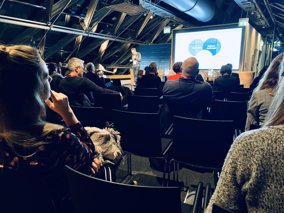 HIHC_Hackathon's tweet photo. @ABollmannMD gibt den Impuls zum Panel “Ethik &amp; Moral in der digitalen #Zukunftsmedizin”. Anschließend Diskussion mit @marcelweigand @Linh_VuThi @DemmlerGertrud Dr. Knupfer @aok_plus und J. Reinelt @aicuramedical. Mod. Dr. Häckl von @WIG2Institut! https://t.co/r9osBx2sOl