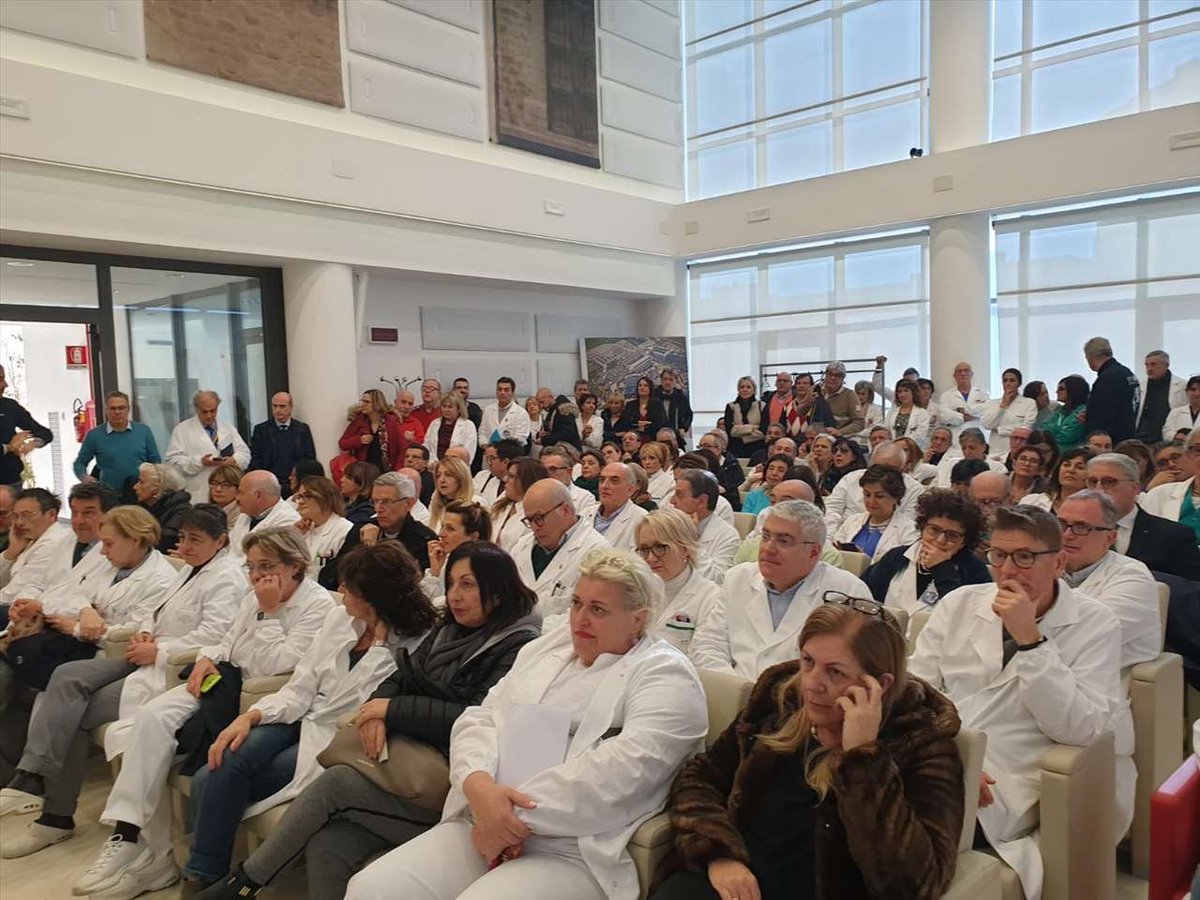 mimar2000's tweet photo. Il saluto del personale @ospedaleperugia al direttore sanitario Luca Bianciardi che va in quiescenza 

https://t.co/zX2fJWKTda  @ilaberna @noramarinelli @andriceccagnoli @ceccamo https://t.co/EGrAow5Arc