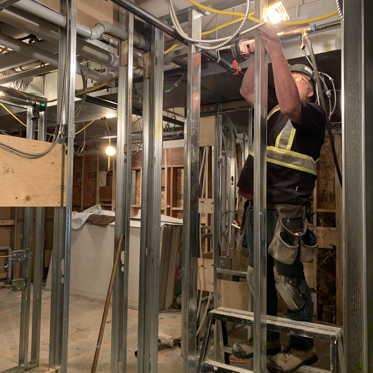 theroyalglenora's tweet photo. Construction of our new Family and Boys’ and Girls’ Locker Rooms as well as our new Fitness Centre continues to progress! These will be the first redeveloped areas to open this spring as part of our #2021Project 🛠 https://t.co/zwUxOY3UeD