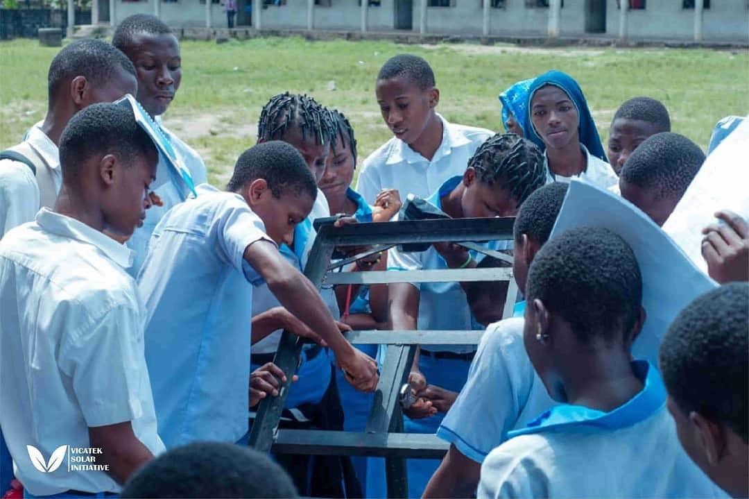 vicateksolarin's tweet photo. The future 😍..
..
.
.
.
.
.
#teens #green #solar #solarpower #solarera #renewableenergy #energiasolar #energy #children #climatechange #Nigeria #SDGs #delta #asaba #solar24news https://t.co/4Wjz3LyLsW