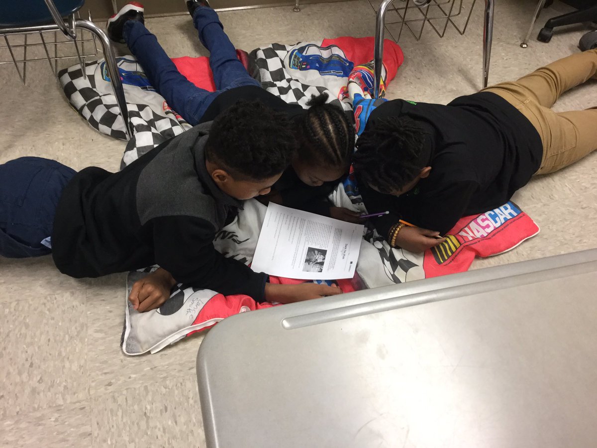 DixonMms's tweet photo. Identifying mood in “Thank You, Ma’am” @MunfordMiddleAL @TCBOE #empoweredMMS https://t.co/2mQVpEgoiq