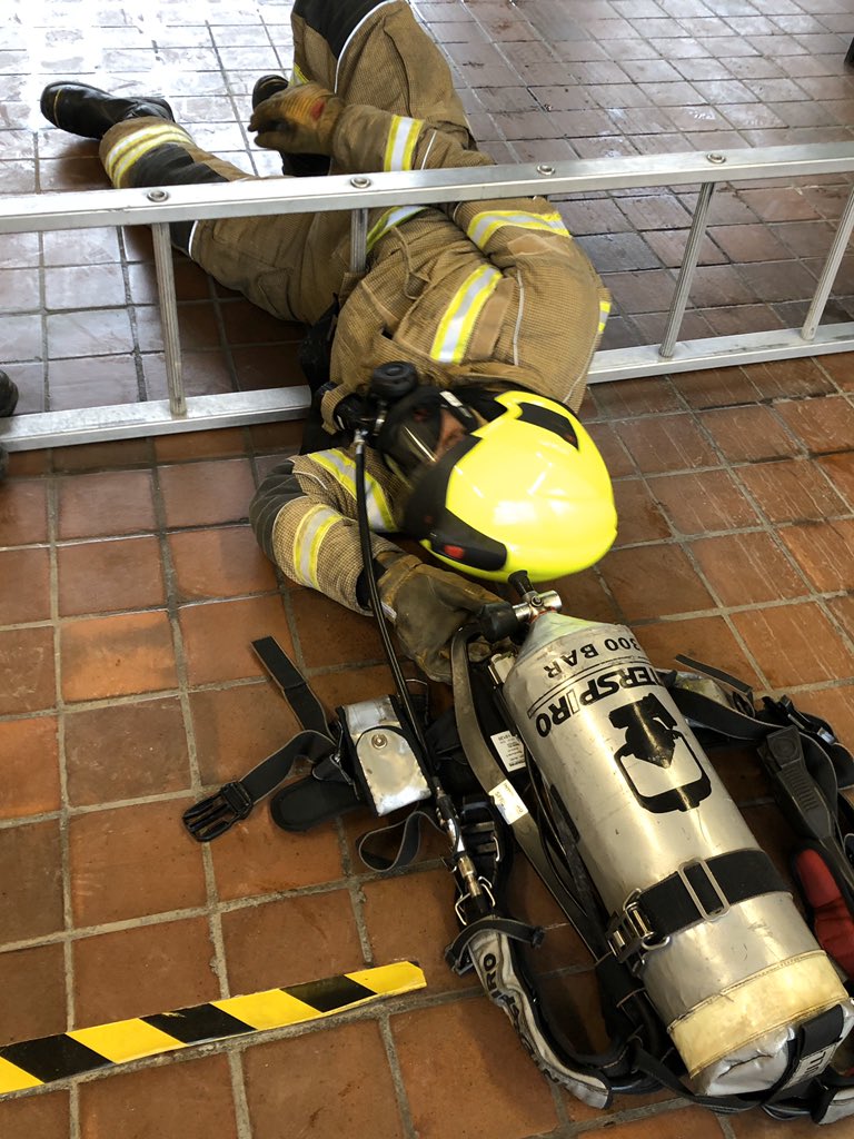 rgreeno21's tweet photo. Busy day at Haverhill - good discussion about mental health, BA procedures drill, and familiarisation 72d visit and and bit of PT. #sharing #squeezing #observing #bulking #onlywayishaverhill https://t.co/MgPsrZ7XHW