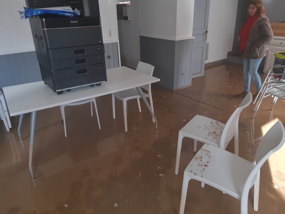 Tous les jeunes et salariés de la Maison d'Enfants sont en sécurité suite à la crue de l'Aude. L'atelier des Chantiers Educatifs et les bureaux de la rue du Palais n'ont malheureusement pas été épargnés. Merci à tous ceux qui se sont mobilisés depuis 48 h pour nous aider