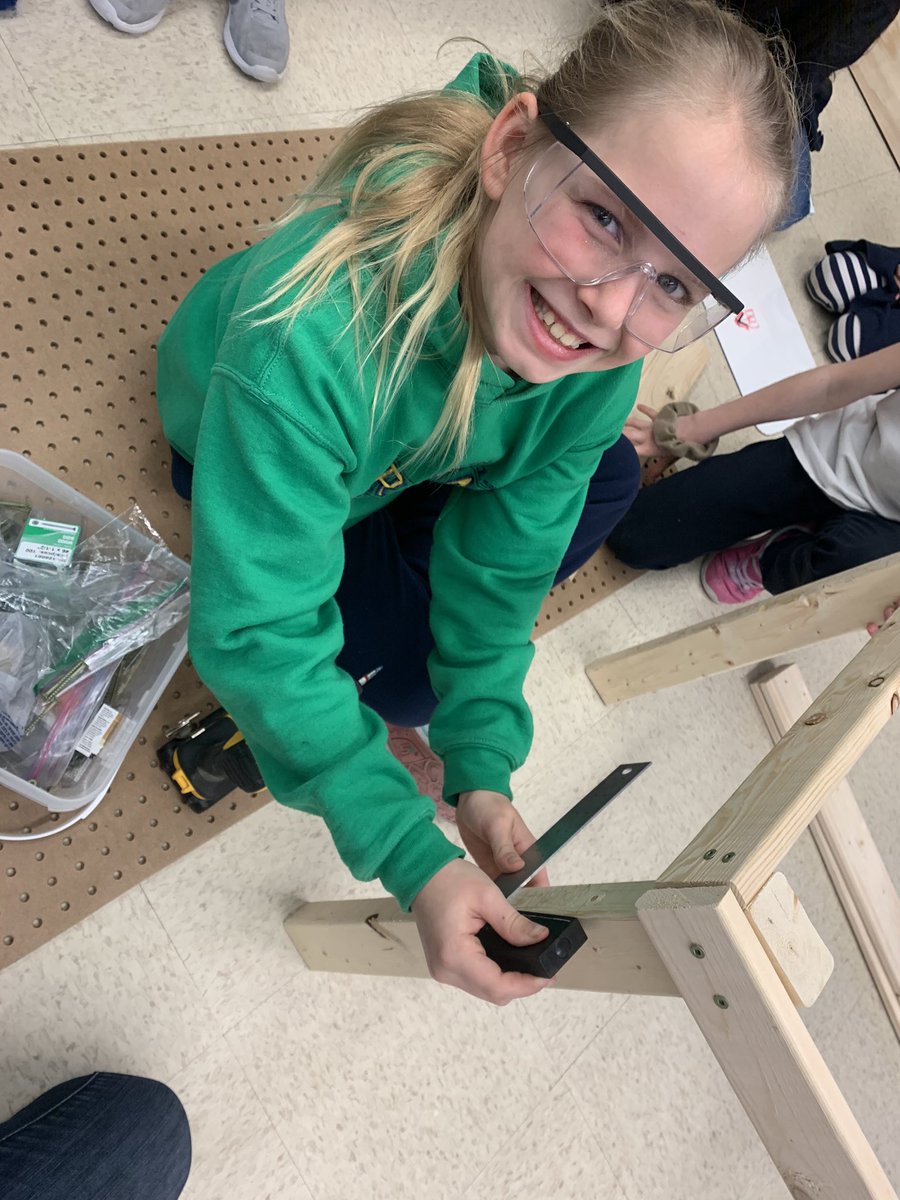 GillianBerard's tweet photo. This gr4 student thinks ALL classrooms need a work bench. What do you think @katebuilds ?? She designed and built from scratch. Thank you for inspiring young girls with what you do! #BUILDWOMENUP #inquirymindset @trev_mackenzie https://t.co/F6R0UD4ohB