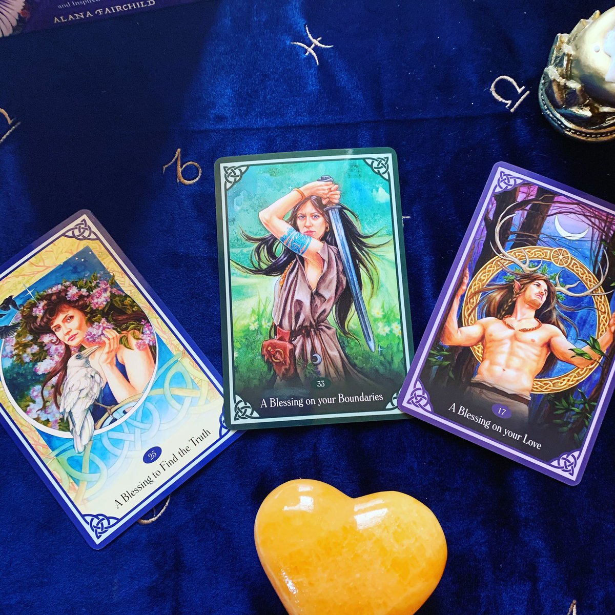 psychic_my's tweet image. Your three blessings for today. The truth, boundaries and love ❤️ #dailyoraclereadings #Blessings #spirituality #Meditation #selflove