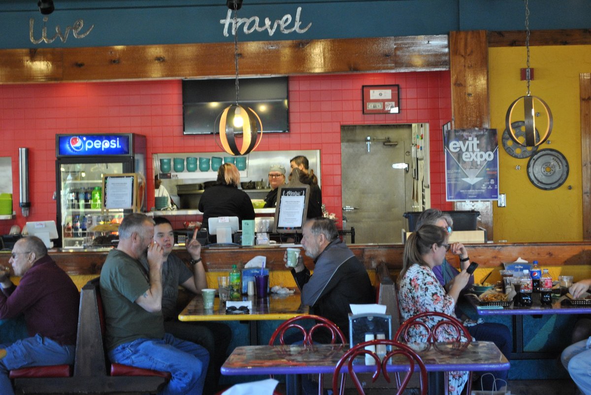 EVITnews's tweet photo. .@EVITBistro13 is open for lunch & #EVIT #CulinaryArts is selling pizza at #EVITExpo today until 1 p.m.
More info: https://t.co/dHiMNa1zHO
#EastValley #Food #Events #EVITFriends #WeAreEVIT https://t.co/oO79tQH71y