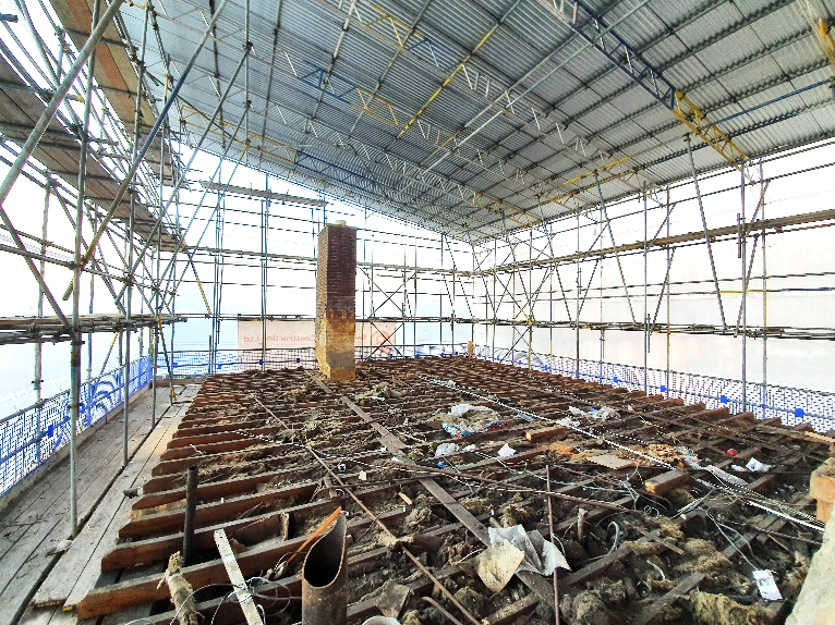 ReGenUKltd's tweet photo. The final sections of the roof have been removed making way for the new roof works to commence at this vital residential project in Barnet.
#regen #firereinstatementworks #Barnethomes https://t.co/OWoANuNtc5